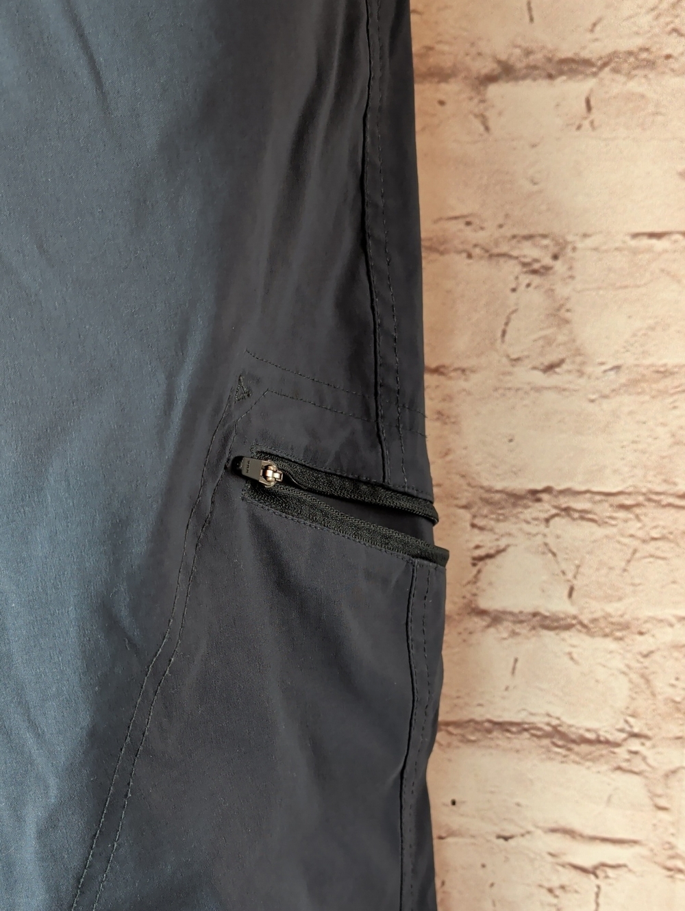 Eddie Bauer Men's Dark Gray  Pants 32 X 30 Like New - Picture 3 of 8